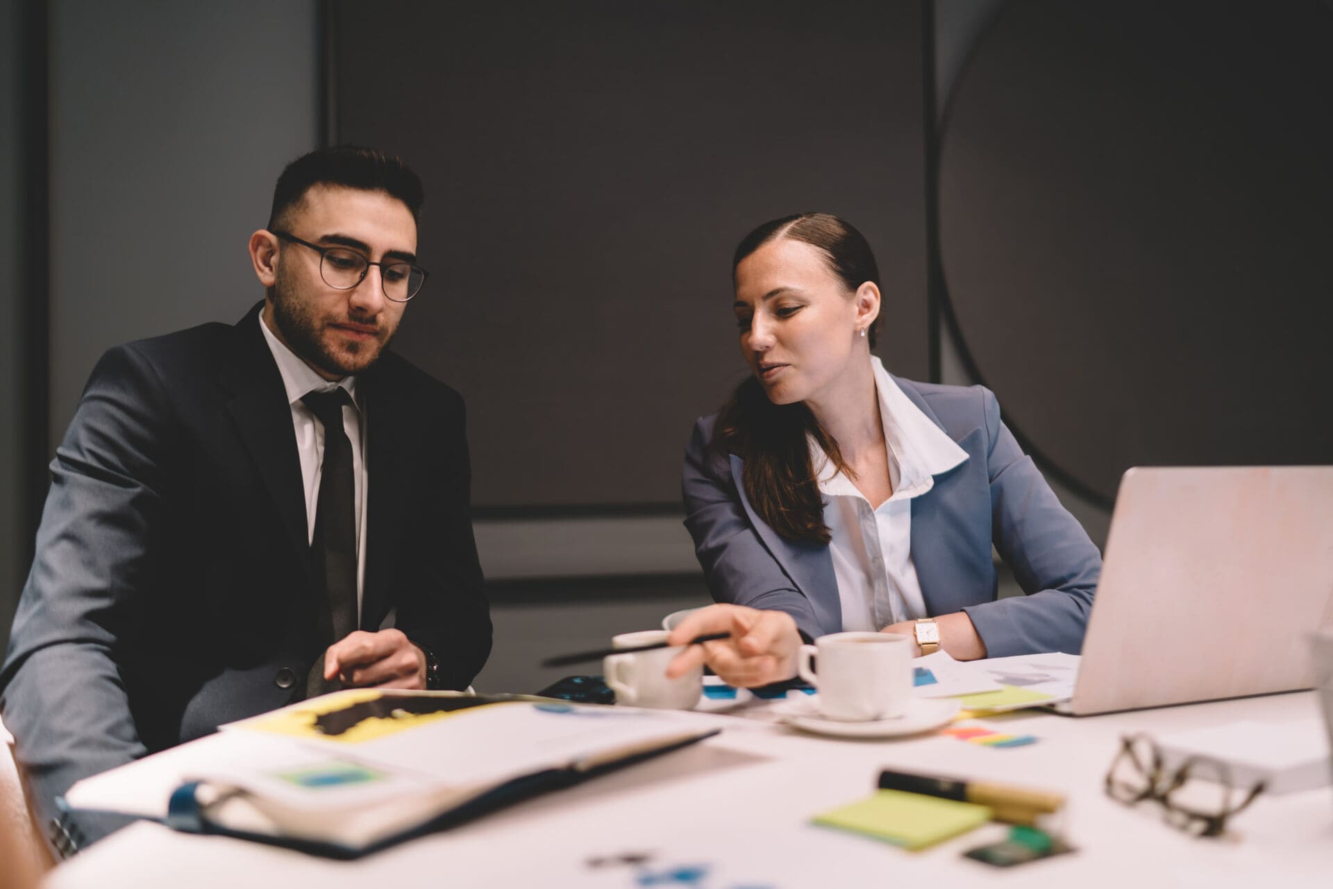 Louisville Digital Marketing Agency - Coworkers going over analytics